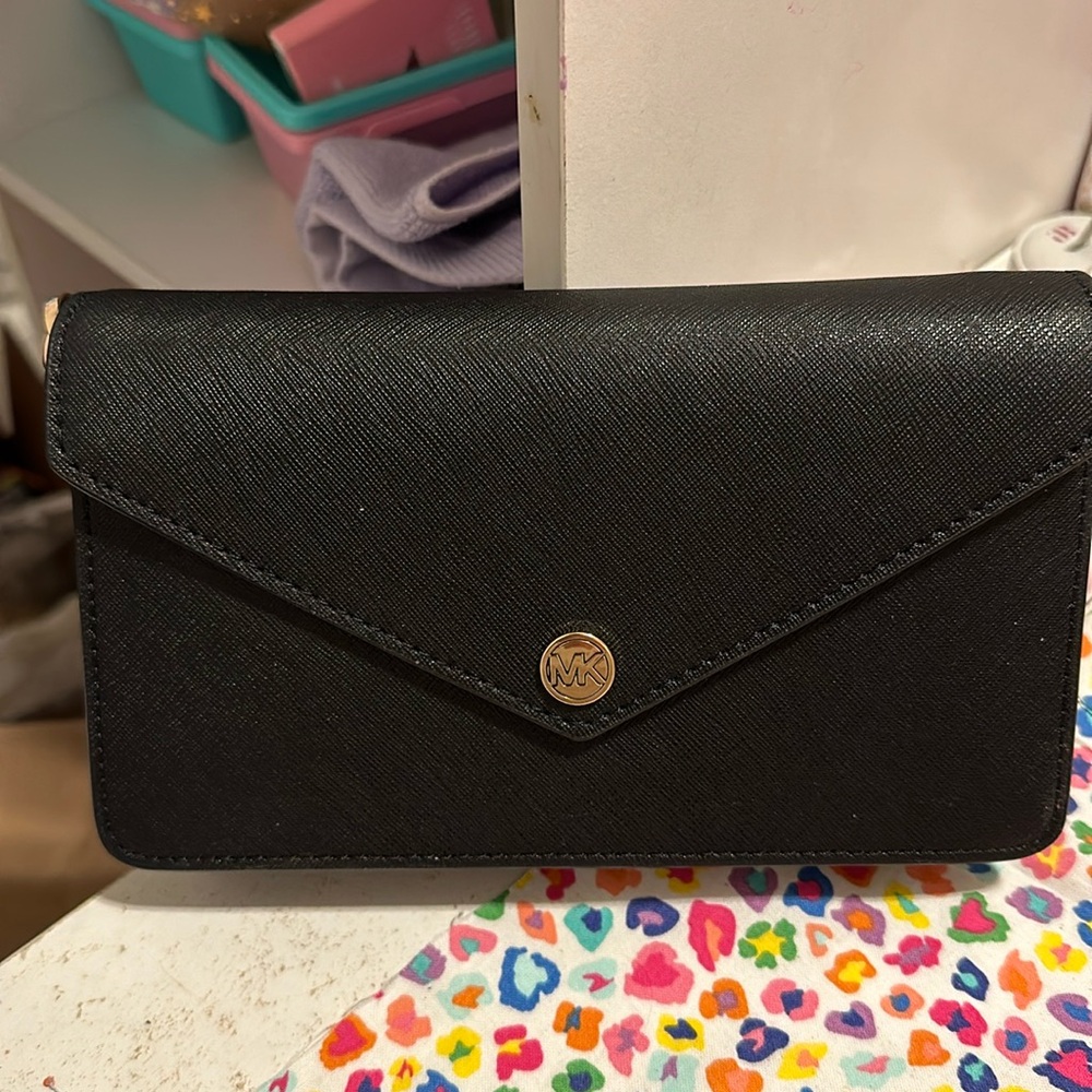 M.K Black Wallet On Chain